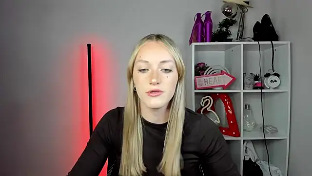 EvelynBlond online show from May 27, 2026, 12:35 pm