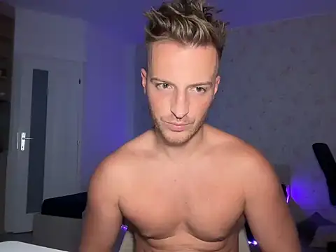 hanzLagerfeld online show from November 19, 2025, 11:05 pm