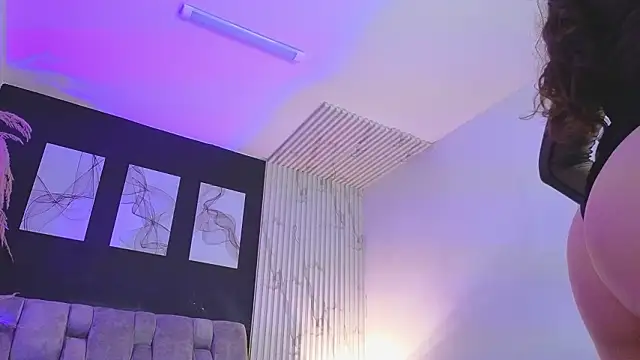 dahianae   online show from February 2, 2026, 7:34 pm