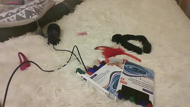 LisaHoneyLisa online show from December 3, 2025, 6:06 pm