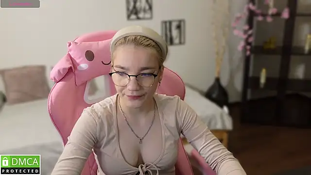 Megan Lora online show from November 26, 2025, 1:06 am