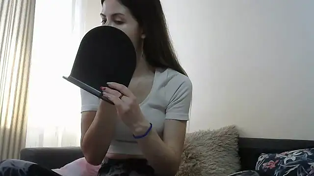 Erii18 online show from January 17, 2026, 12:32 pm