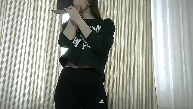 Erii18 online show from February 4, 2026, 1:28 pm