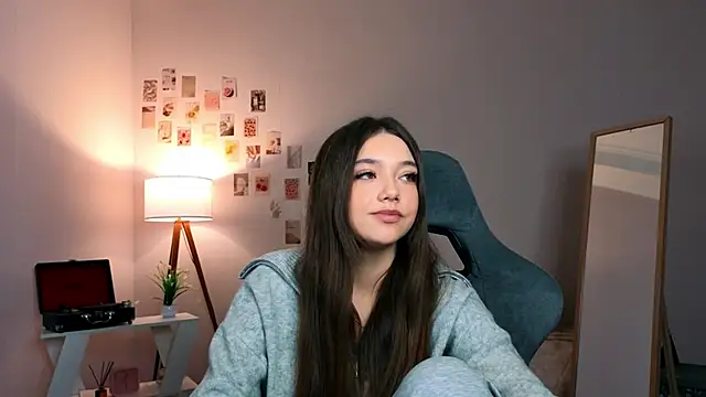 Snapshot of Vexorine chatting on February 12, 2026, 8:04 pm Vexorine online show from February 12, 2026, 8:04 pm