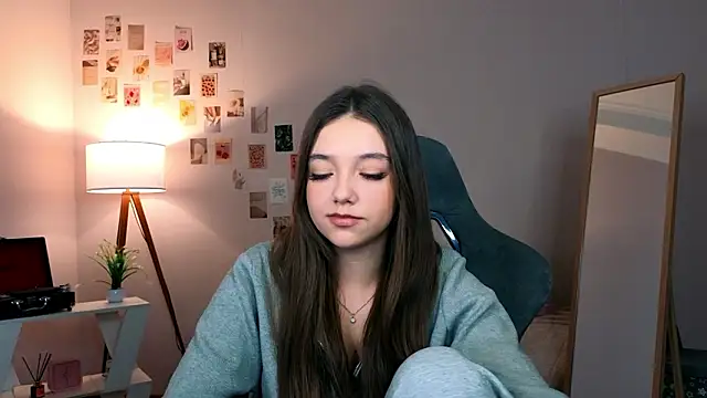 Snapshot of Vexorine chatting on February 13, 2026, 8:05 pm Vexorine online show from February 13, 2026, 8:05 pm