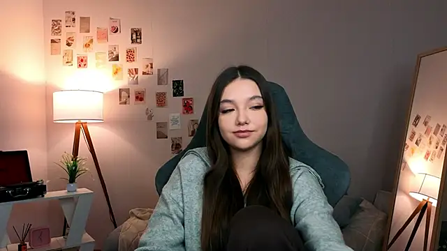 Snapshot of Vexorine chatting on February 24, 2026, 8:18 pm Vexorine online show from February 24, 2026, 8:18 pm