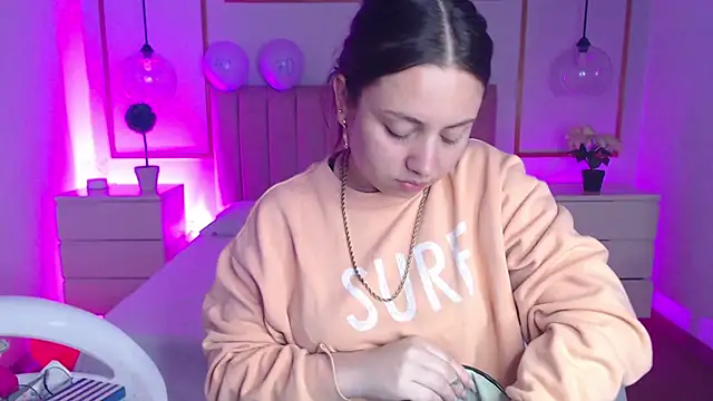 Alice Sinclair  online show from November 25, 2025, 12:27 pm