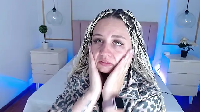 Alice Sinclair  online show from January 13, 2026, 12:43 pm