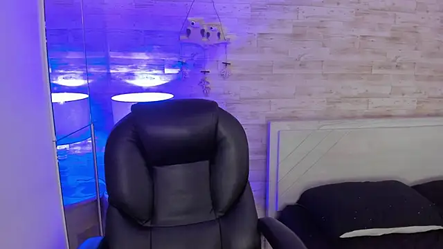 Snapshot of Emir_Ozan_ chatting on February 5, 2026, 7:07 pm Emir Ozan online show from February 5, 2026, 7:07 pm