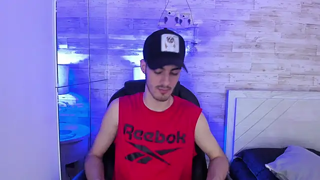 Snapshot of Emir_Ozan_ chatting on February 10, 2026, 7:40 pm Emir Ozan online show from February 10, 2026, 7:40 pm