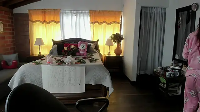 Charlotte-Willson online show from April 6, 2026, 3:57 pm