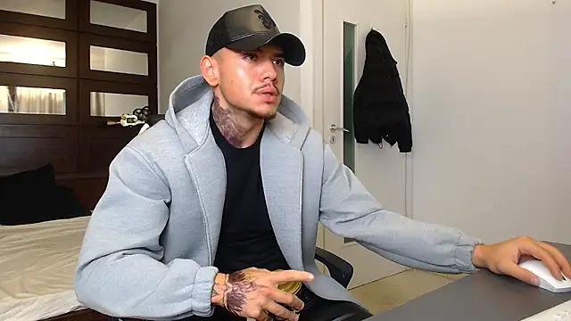 ElijahThorne online show from February 5, 2026, 6:40 am