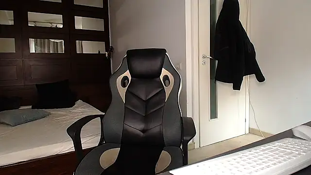 ElijahThorne online show from February 20, 2026, 8:05 am