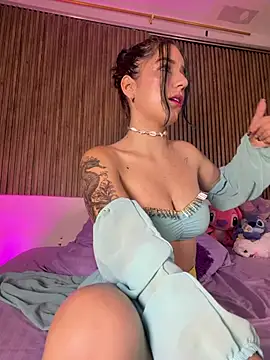 Hayley-Fox online show from April 18, 2026, 1:09 am