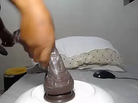 Snapshot of KinkyJXxX chatting on April 8, 2026, 4:12 am KinkyJXxX online show from April 8, 2026, 4:12 am