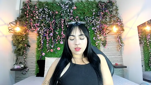 kittyMelvis online show from December 1, 2025, 2:38 am