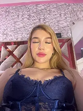 valeryfox   online show from November 28, 2025, 11:57 am