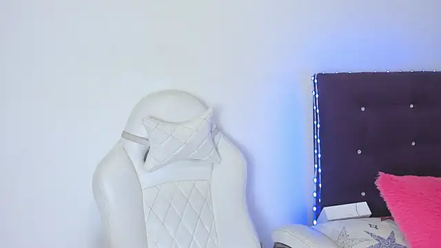 veronicaa squirt online show from May 23, 2026, 3:23 am