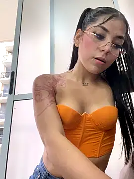 Snapshot of Maddy_evill chatting on November 21, 2025, 8:18 pm Maddy evill online show from November 21, 2025, 8:18 pm