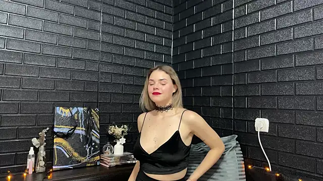 Snapshot of X_RisingStar_X chatting on December 3, 2025, 6:17 pm X RisingStar X online show from December 3, 2025, 6:17 pm