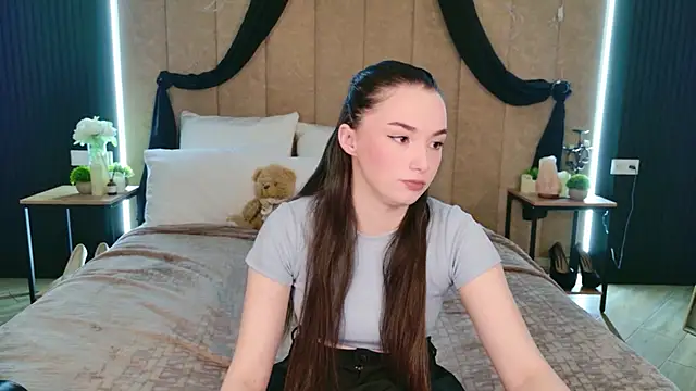 Amber Bond online show from February 3, 2026, 6:40 am