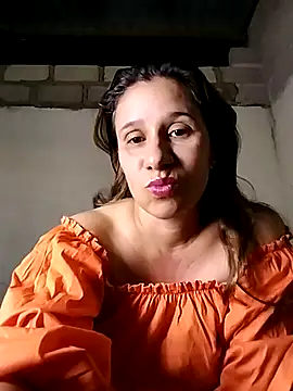 MIA-LARIOS online show from January 18, 2026, 3:43 am