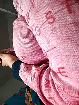 Anshika Pandey1 online show from November 24, 2025, 4:18 pm