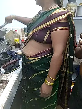 Desicouple1706 online show from December 18, 2025, 1:50 pm