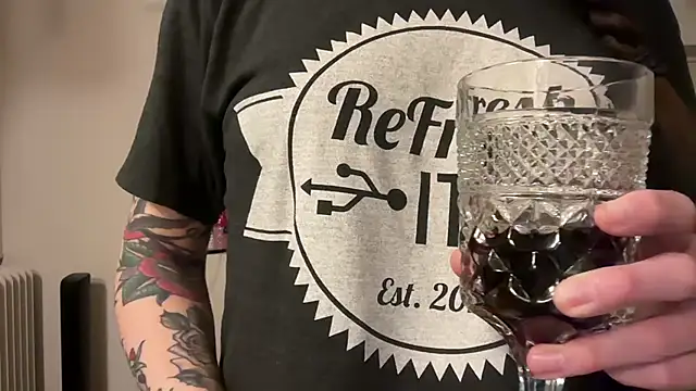 MissGoldenCartier online show from January 10, 2026, 5:31 am