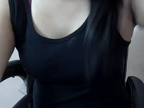 radhika nar online show from November 28, 2025, 4:04 am