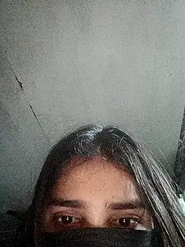 Suman yadav001 online show from November 22, 2025, 11:09 am