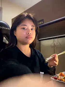 Toffee-00 online show from March 5, 2026, 4:52 am