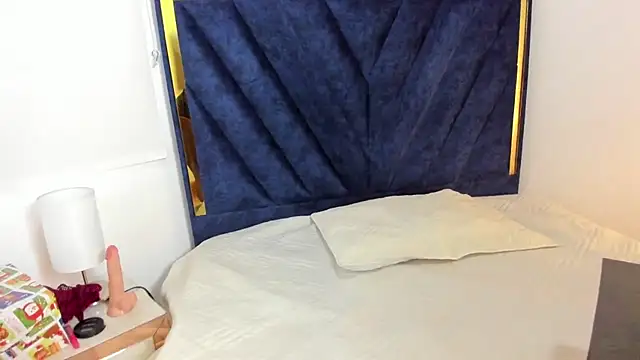 Snapshot of LunaDIaz_ chatting on December 22, 2025, 11:40 am LunaDIaz online show from December 22, 2025, 11:40 am