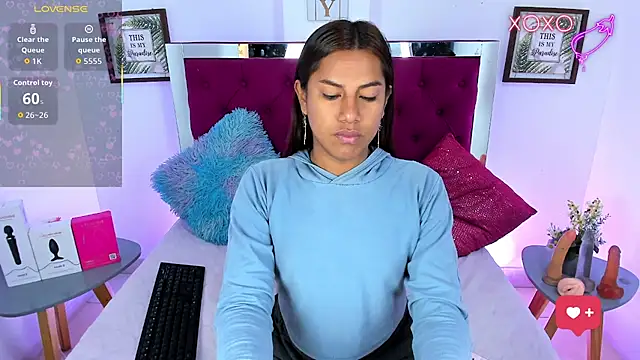 Samantha  F W online show from April 9, 2026, 2:22 pm