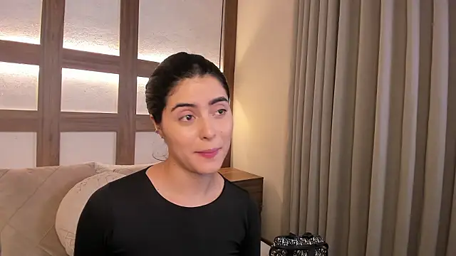 Snapshot of SarhaVega chatting on February 15, 2026, 12:25 pm SarhaVega online show from February 15, 2026, 12:25 pm