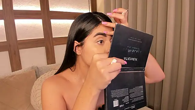 Snapshot of SarhaVega chatting on February 20, 2026, 12:27 pm SarhaVega online show from February 20, 2026, 12:27 pm