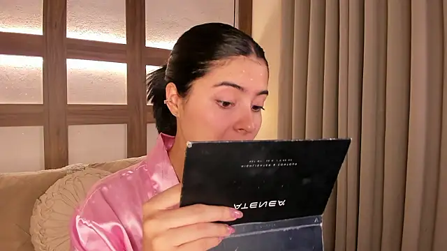 SarhaVega online show from March 21, 2026, 1:05 pm