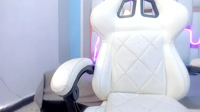 Snapshot of mask_red_girl chatting on February 5, 2026, 1:05 pm mask red girl online show from February 5, 2026, 1:05 pm