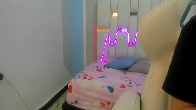 Snapshot of mask_red_girl chatting on February 10, 2026, 12:42 pm mask red girl online show from February 10, 2026, 12:42 pm