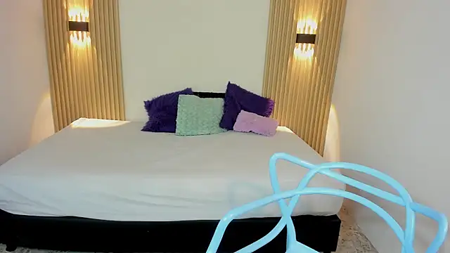 Snapshot of Izelevans chatting on February 2, 2026, 12:26 pm Izelevans online show from February 2, 2026, 12:26 pm