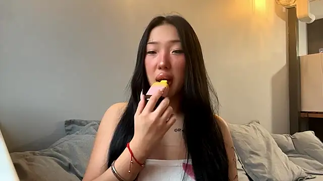 EIeniVanwart online show from November 26, 2025, 7:42 am