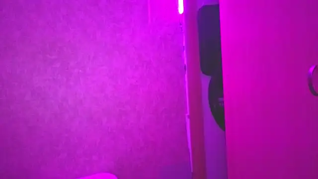 Malia fox online show from November 28, 2025, 6:54 pm