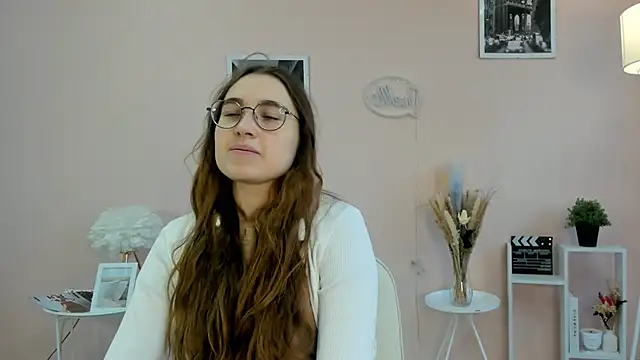 Snapshot of DebbraBickler chatting on November 26, 2025, 12:06 pm DebbraBickler online show from November 26, 2025, 12:06 pm