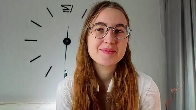 Snapshot of DebbraBickler chatting on November 30, 2025, 6:12 pm DebbraBickler online show from November 30, 2025, 6:12 pm