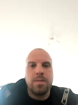 Phoenix2310 online show from December 18, 2025, 8:42 am