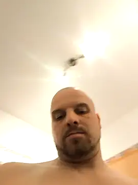 Phoenix2310 online show from February 11, 2026, 8:41 am