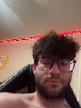 giganticgeorge online show from November 22, 2025, 4:44 am