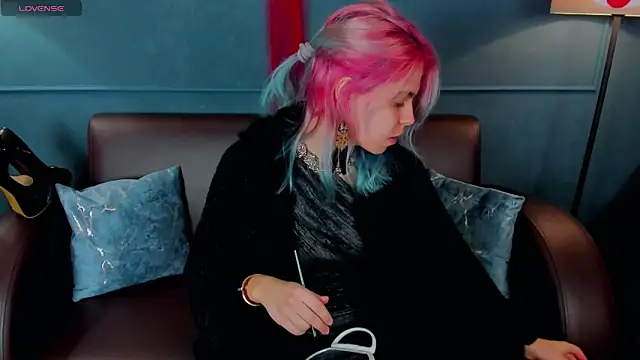 LiraBelle online show from January 14, 2026, 9:59 am