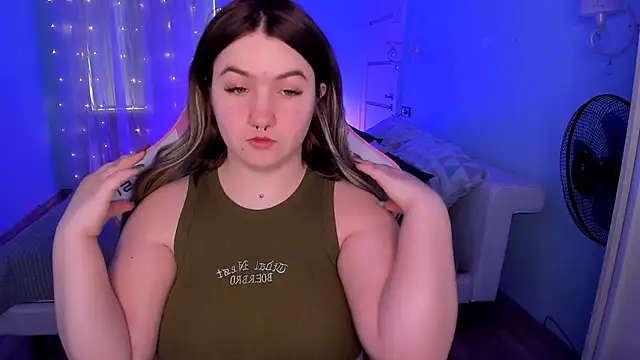 lovelyy julia online show from February 21, 2026, 5:19 am