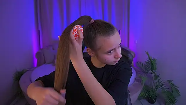 TinyNatalie online show from November 24, 2025, 7:08 am